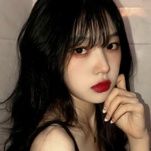 抖音最新爆料美女是谁图片,网友热议的神秘美女究竟是谁？”  第1张